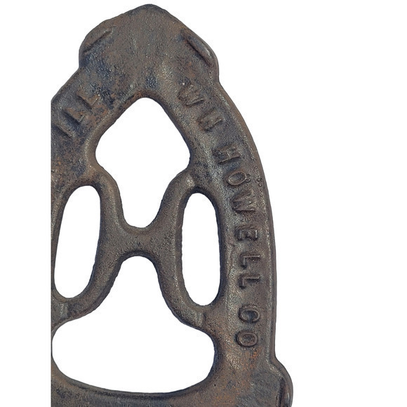 Antique WH Howell Co. Geneva Ill Raised Ironing Iron Trivet Pot stand Wall Décor - Picture 5 of 6